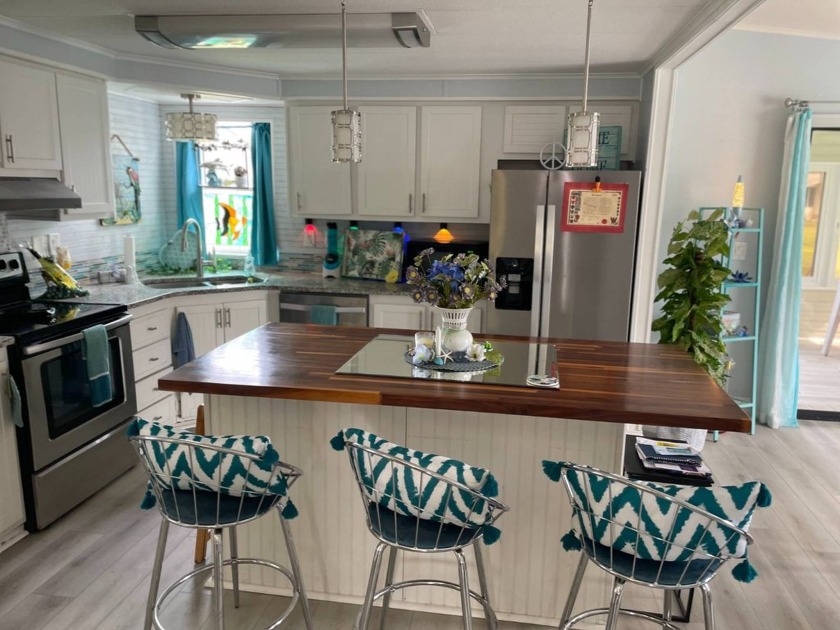 Here is a beautiful TURNKEY, 2 Bedroom, 2 bath manufactured home - Beach Home for sale in North Fort Myers, Florida on Beachhouse.com