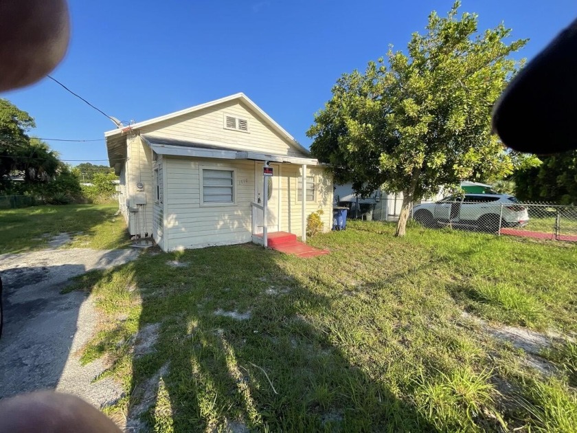 Spacious 3 bedrooms/ 1 bathroom, SFH with wood laminated - Beach Home for sale in Fort Pierce, Florida on Beachhouse.com