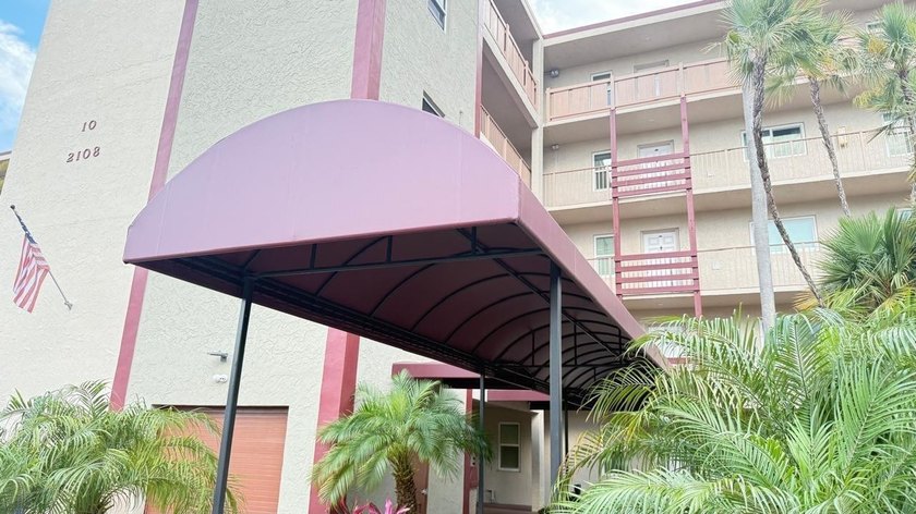 Price D E C R E A S E, motivated seller. Resort style living 2 - Beach Condo for sale in Pompano Beach, Florida on Beachhouse.com