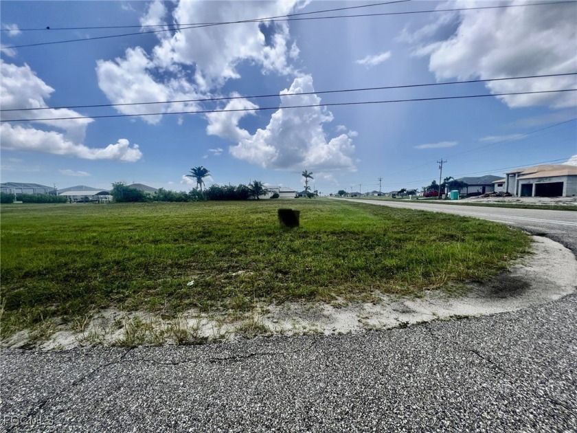 Beautiful Southwest rear exposure canal and oversized corner lot - Beach Lot for sale in Cape Coral, Florida on Beachhouse.com