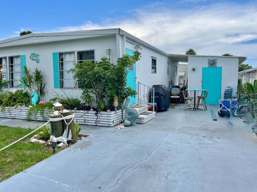 Charming 2 Bedroom, 1.5 Bath Home for Sale in Bay Indies - Beach Home for sale in Venice, Florida on Beachhouse.com