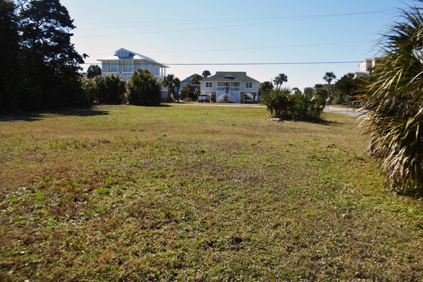 Third Row lot located on Corner of White Cap Street and Palmetto - Beach Lot for sale in Edisto Island, South Carolina on Beachhouse.com