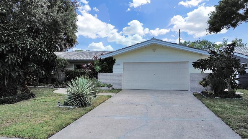 Welcome to the beautiful neighborhood of Imperial Park, one of - Beach Home for sale in Clearwater, Florida on Beachhouse.com