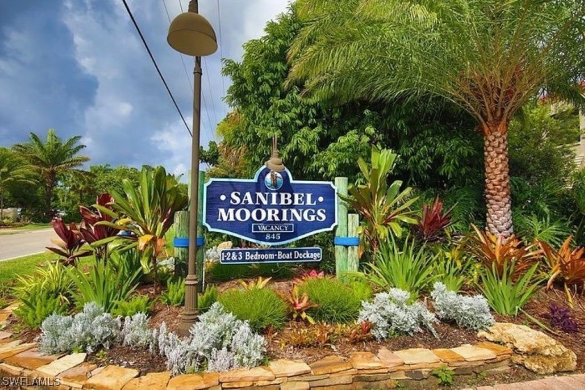 Welcome home to Sanibel Moorings! Available for the first time - Beach Condo for sale in Sanibel, Florida on Beachhouse.com