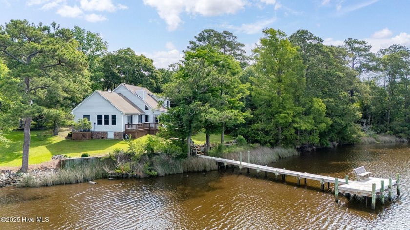 Your dream WATERFRONT retreat awaits, nestled amidst the serene - Beach Home for sale in Swansboro, North Carolina on Beachhouse.com