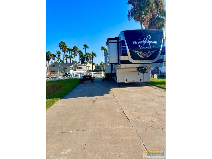 LOCATION..LOCATION..LOCATION...THIS IS THE ONE!! THIS LOT CHECKS - Beach Lot for sale in Port Isabel, Texas on Beachhouse.com