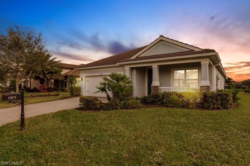 NEXT TO NEW AND TURNKEY! Sellers have outfitted this home - Beach Home for sale in Fort Myers, Florida on Beachhouse.com