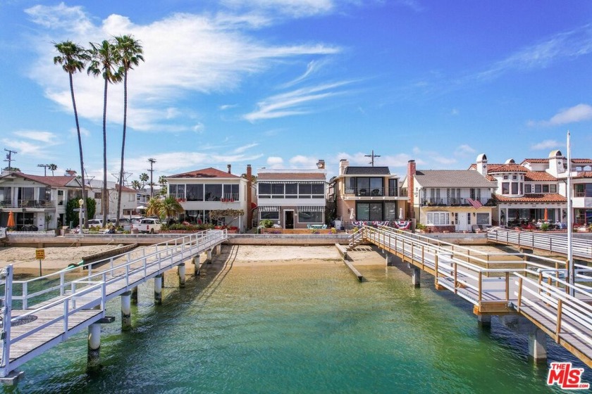 Nestled on the picturesque Bayfront of Balboa Island, this home - Beach Home for sale in Newport Beach, California on Beachhouse.com