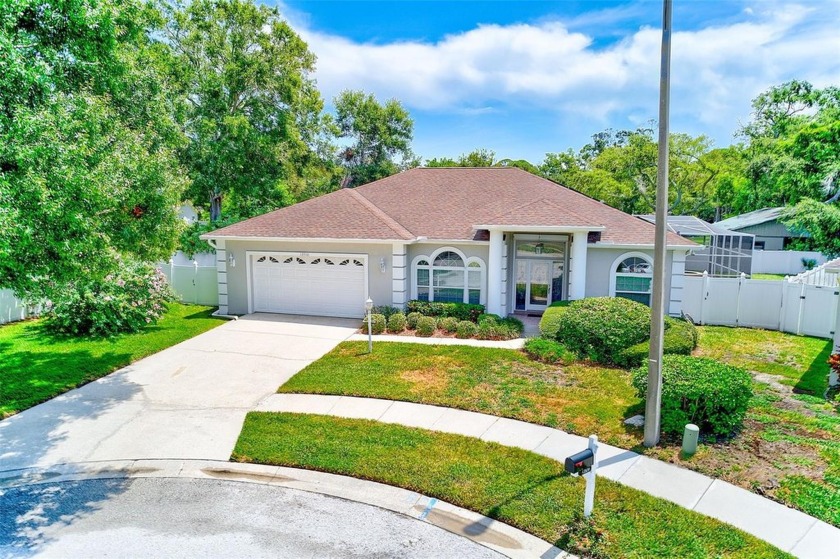 Welcome home to 13510 Oak Run Court, a beautifully maintained - Beach Home for sale in Seminole, Florida on Beachhouse.com