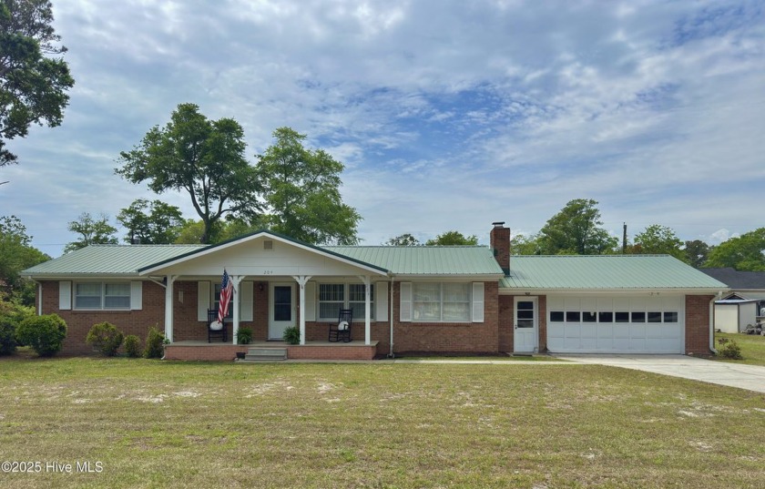 Back on Market- No fault to seller! 
Just TWO blocks from the - Beach Home for sale in Cape Carteret, North Carolina on Beachhouse.com