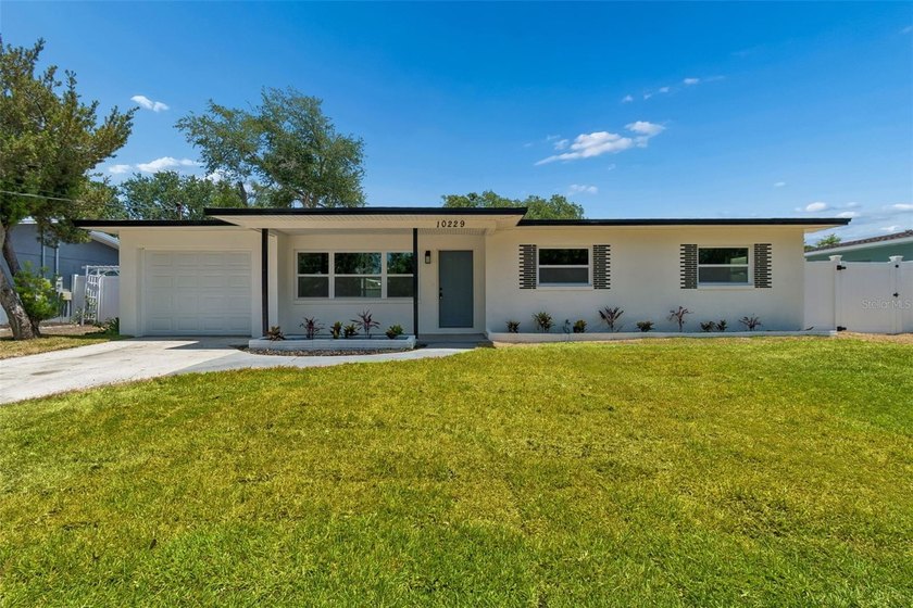 One or more photo(s) has been virtually staged. Step into this - Beach Home for sale in Tampa, Florida on Beachhouse.com