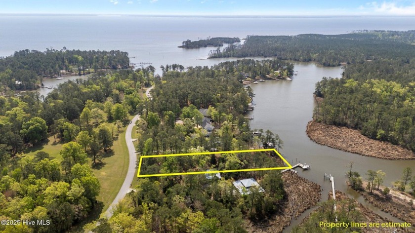 Discover the perfect canvas for your dream waterfront retreat in - Beach Lot for sale in Oriental, North Carolina on Beachhouse.com
