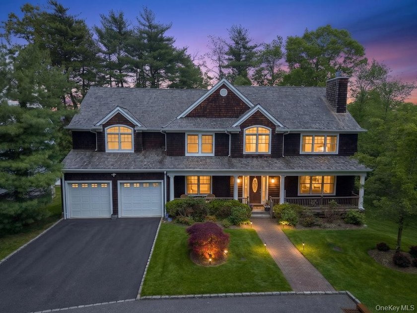 Nestled on a private cul-de-sac in the exclusive neighborhood of - Beach Home for sale in Mill Neck, New York on Beachhouse.com