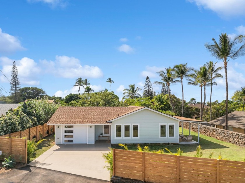 Your chance to own every designer's dream home has arrived! Warm - Beach Home for sale in Kihei, Hawaii on Beachhouse.com