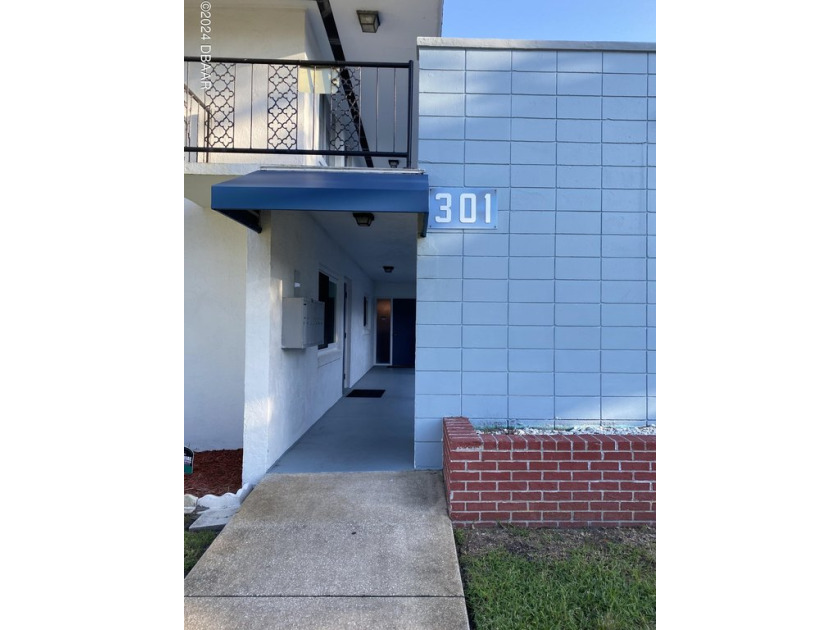 Beautiful Unit, centrally located, that offers both convenience - Beach Condo for sale in Daytona Beach, Florida on Beachhouse.com