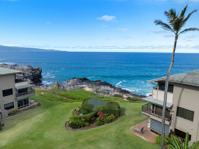 Get ready to fall in love! This direct oceanfront condominium at - Beach Condo for sale in Lahaina, Hawaii on Beachhouse.com