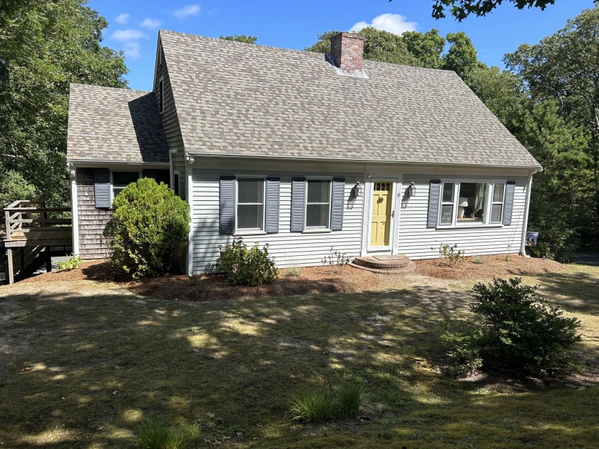 Welcome to 11 Oak Hill Rd, a charming Cape-style home nestled in - Beach Home for sale in Chatham, Massachusetts on Beachhouse.com