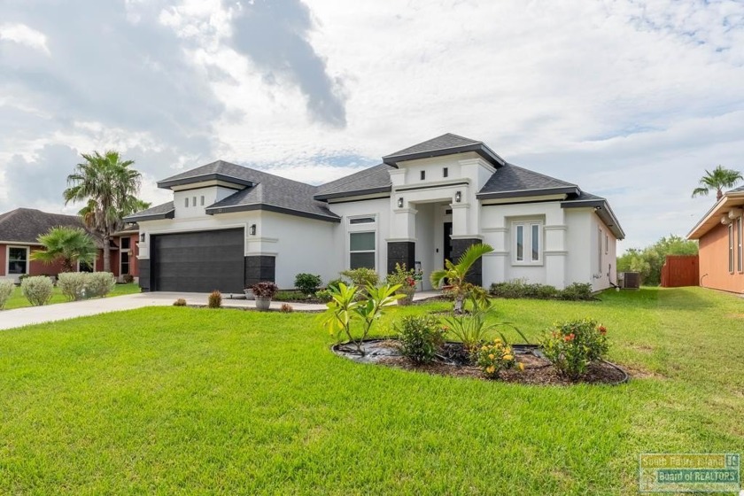 Discover your dream home in the gated SPI Golf Community! Step - Beach Home for sale in Laguna Vista, Texas on Beachhouse.com