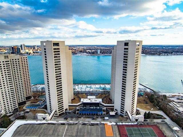 Live right in the heart of Downtown Detroit in this beautiful - Beach Condo for sale in Detroit, Michigan on Beachhouse.com