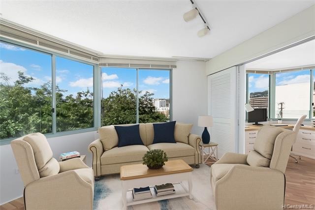 DINING ROOM AND AMENITIES NOW OPEN TO RESIDENTS! WELCOME BACK - Beach Condo for sale in Honolulu, Hawaii on Beachhouse.com