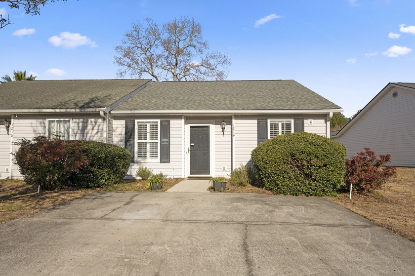 Welcome to 1214 Apex Lane, a well-maintained single-story - Beach Townhome/Townhouse for sale in Charleston, South Carolina on Beachhouse.com