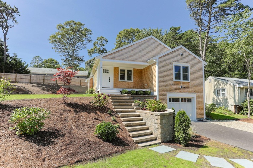 Introducing a stunning new construction in Harwich! This - Beach Home for sale in Harwich, Massachusetts on Beachhouse.com