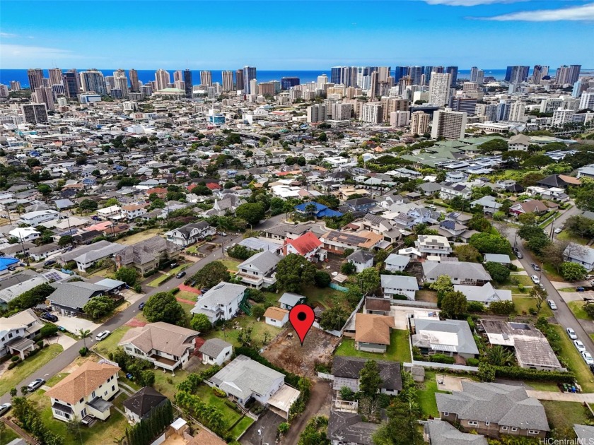 Own a piece of prime Honolulu real estate and build your dream - Beach Lot for sale in Honolulu, Hawaii on Beachhouse.com