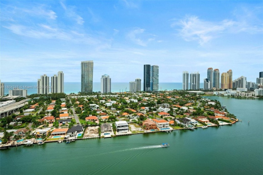 LOWER PENTHOUSE UNIT WITH BREATHTAKING VIEW OF OCEAN & - Beach Condo for sale in Aventura, Florida on Beachhouse.com