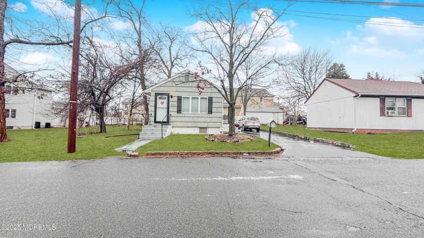 Charming 2-bedroom, 1-bathroom home in desirable Oakhurst, NJ! - Beach Home for sale in Oakhurst, New Jersey on Beachhouse.com