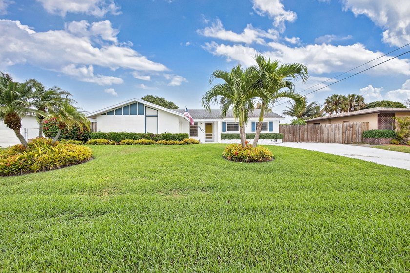 Beautifully remodeled 3-bedroom, 2-bath home in a prime location - Beach Home for sale in Palm Beach Gardens, Florida on Beachhouse.com