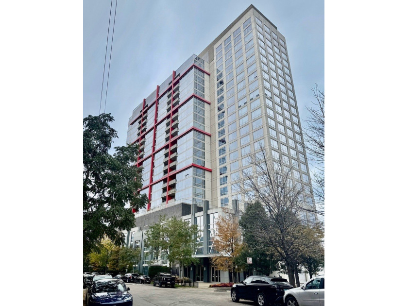 Welcome home to this beautifully appointed 2-bedroom, 2-bath - Beach Condo for sale in Chicago, Illinois on Beachhouse.com