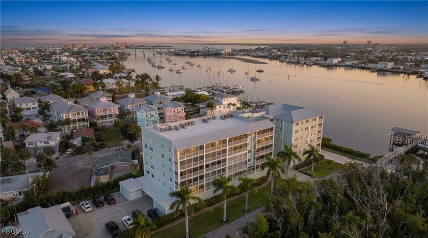 Exquisitely redesigned PENTHOUSE, 2 Bed + Den, 2 Bath, Garage - Beach Condo for sale in Fort Myers Beach, Florida on Beachhouse.com