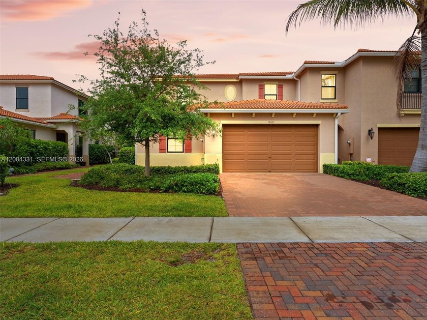 Welcome to gated living in the heart of Boca Raton. This - Beach Townhome/Townhouse for sale in Boca Raton, Florida on Beachhouse.com
