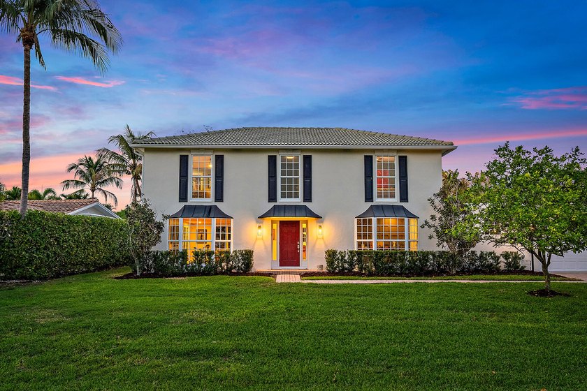 Elegant, turnkey living in a non-HOA community in the heart of - Beach Home for sale in Palm Beach Gardens, Florida on Beachhouse.com