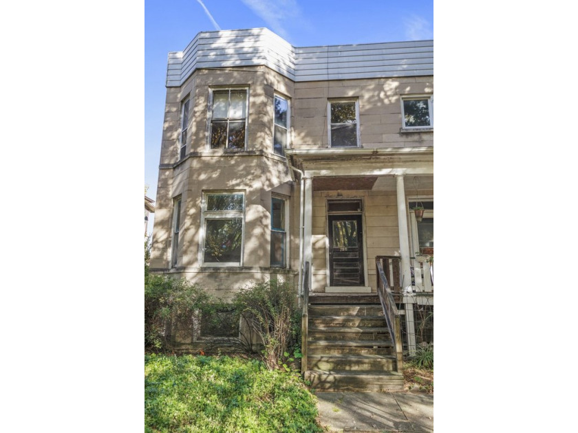 Incredible Opportunity! First time on the market in over 95 - Beach Home for sale in Evanston, Illinois on Beachhouse.com