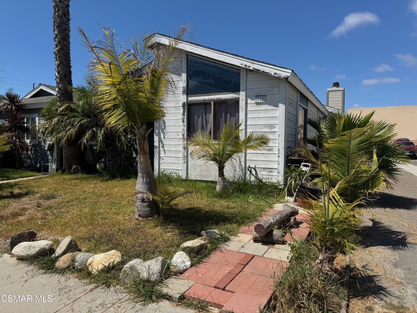 Welcome to this charming 2 bed, 2 bath home in the heart of - Beach Home for sale in Huntington Beach, California on Beachhouse.com