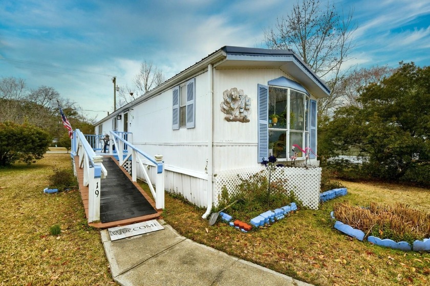 Come see this beautiful move in ready home. HVAC only 3 years - Beach Home for sale in Murrells Inlet, South Carolina on Beachhouse.com