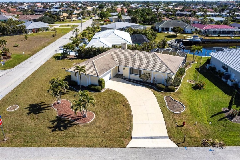 CHARMING TURNKEY 3 Bedroom, 2 Bathroom, 2 Car Garage, Pool home - Beach Home for sale in Punta Gorda, Florida on Beachhouse.com