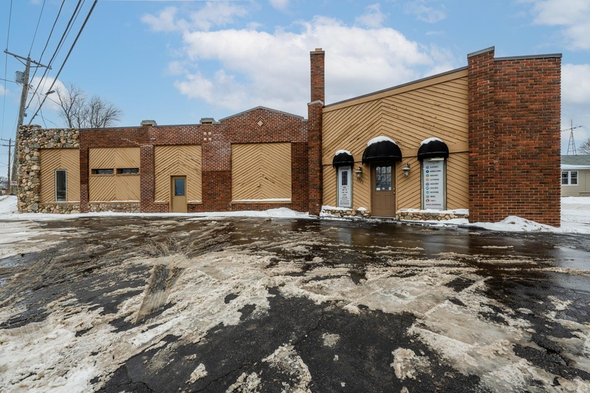 CALLING ALL CONTRACTORS AND DEVELOPERS! This is a unique - Beach Lot for sale in Saint Joseph, Michigan on Beachhouse.com