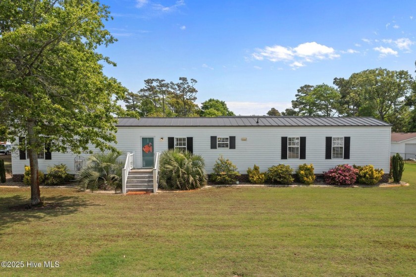 Welcome to this immaculately maintained 3-bedroom, 2-bath home - Beach Home for sale in Cape Carteret, North Carolina on Beachhouse.com