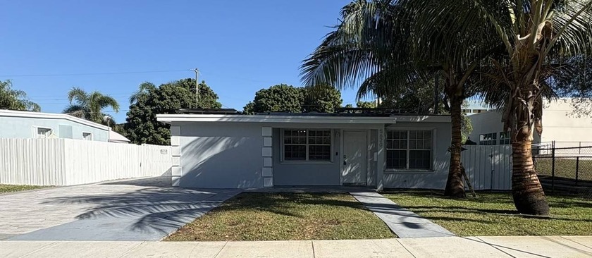Beautifully updated 3-bed, 2-bath pool home with a bonus room - Beach Home for sale in West Palm Beach, Florida on Beachhouse.com