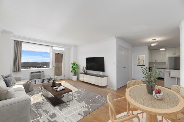 Beautifully renovated 1 bedroom. Large living area, dining or - Beach Other for sale in Bronx, New York on Beachhouse.com