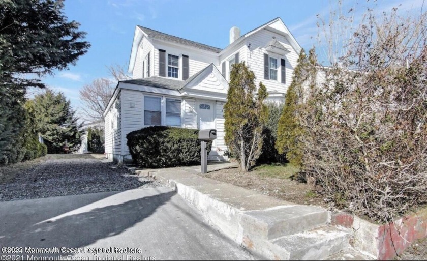 This beautiful 5 bedroom and 2 bathroom home has hardwood floor - Beach Home for sale in Long Branch, New Jersey on Beachhouse.com
