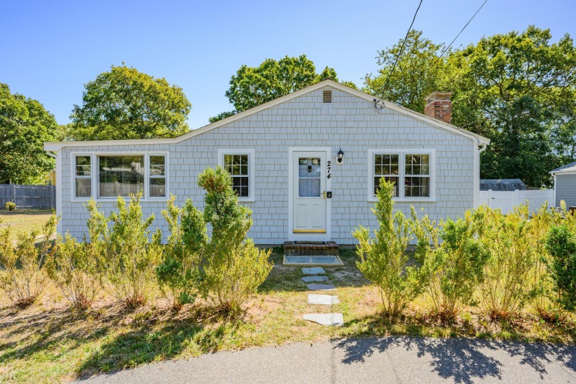This charming 2-bedroom, 1-bathroom ranch is the perfect cozy - Beach Home for sale in West Yarmouth, Massachusetts on Beachhouse.com