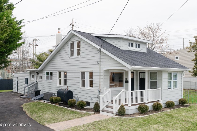 Beautifully updated 5-bedroom plus 2nd floor bonus/flex room - Beach Condo for sale in Lake Como, New Jersey on Beachhouse.com