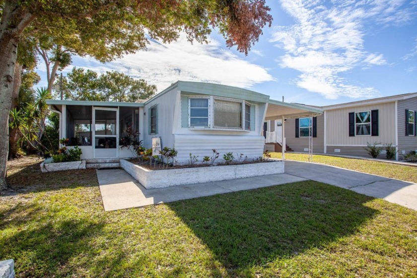 This cozy 2 bedroom 1 bath is ready for you to move in! Thesman - Beach Home for sale in Port Orange, Florida on Beachhouse.com