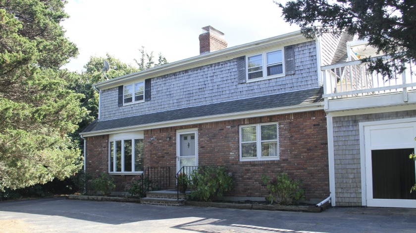 This spacious bayside 4 bedroom cape style home is perfectly - Beach Home for sale in Eastham, Massachusetts on Beachhouse.com