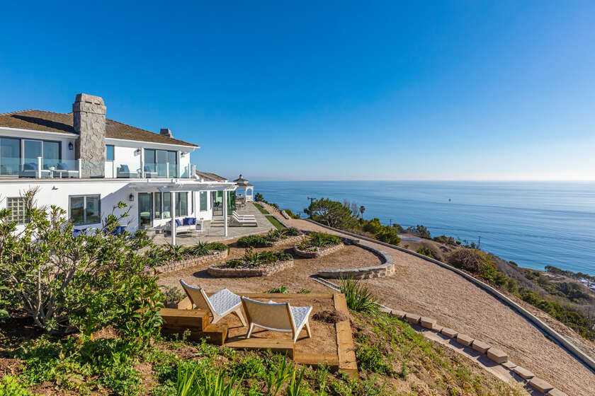 This sensational Malibu oasis sits on 2.8 acres and boasts - Beach Home for sale in Malibu, California on Beachhouse.com