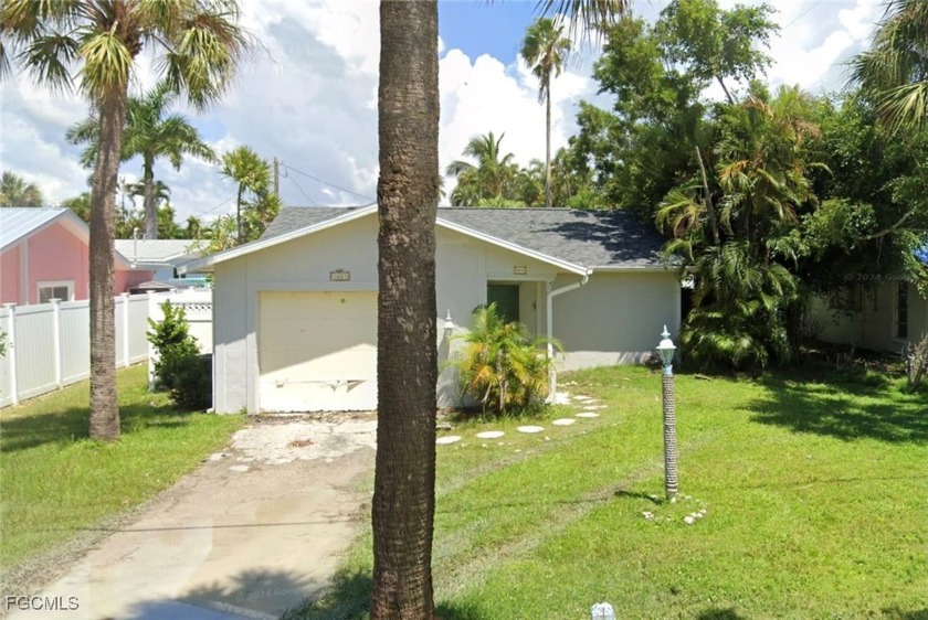Quant 2 Bedroom, 2 Bath Home Conveniently Located Within Walking - Beach Home for sale in Sanibel, Florida on Beachhouse.com