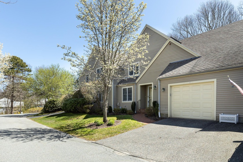 You will want to check out this desirable Townhouse in Stratford - Beach Condo for sale in Mashpee, Massachusetts on Beachhouse.com